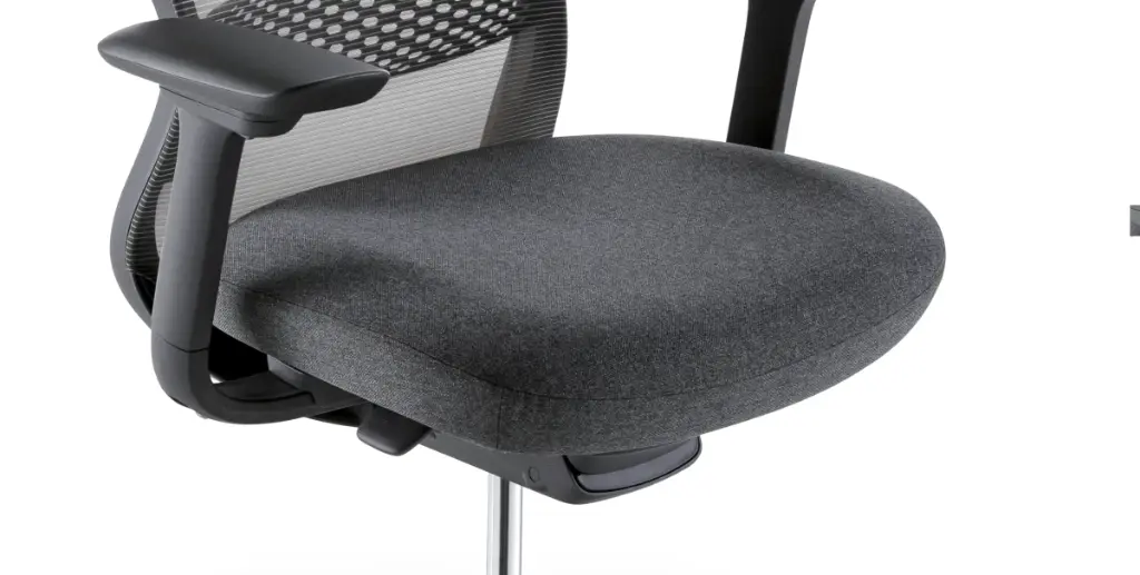 Silla Director Modelo Moon, Brazos 4D, soporte lumbar ajustable, syncrom activado por peso, columna ajustable, patas de nylon grafito