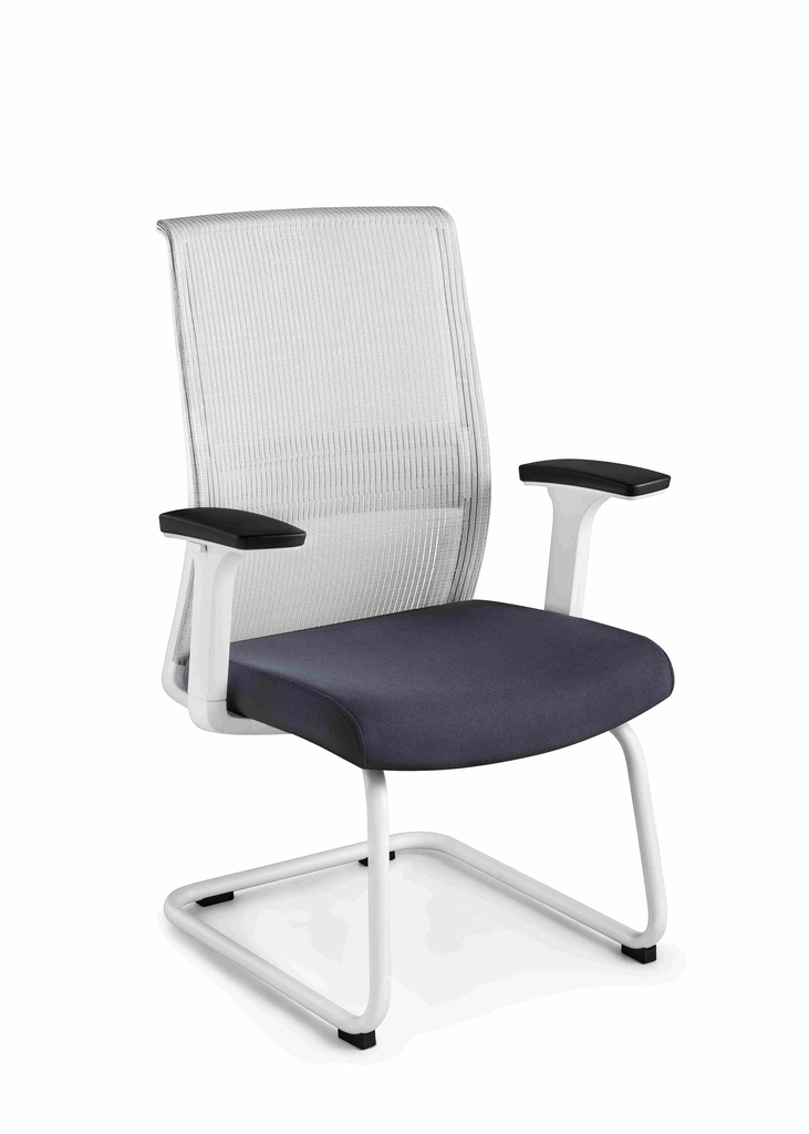 Silla Interlocutor Modelo Contatto, pata esqui, brazos regulables, apoyo lumbar ajustable, respaldo en red, asiento en tela crepe. 